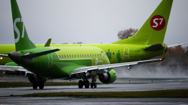 Самолет авиакомпании S7 Airlines Самолет авиакомпании S7 Airlines