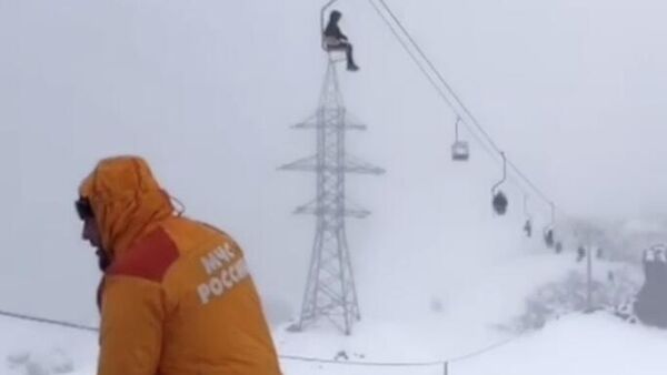 Эвакуация людей после аварии на канатной дороге на Эльбрусе