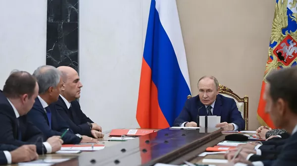 Президент РФ Владимир Путин проводит оперативное совещание с постоянными членами Совета Безопасности РФ