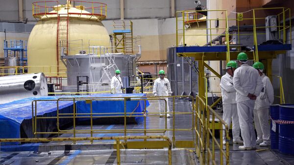 Сотрудники концерна Росэнергоатом в центральном зале первой очереди Кольской АЭС Мурманской области