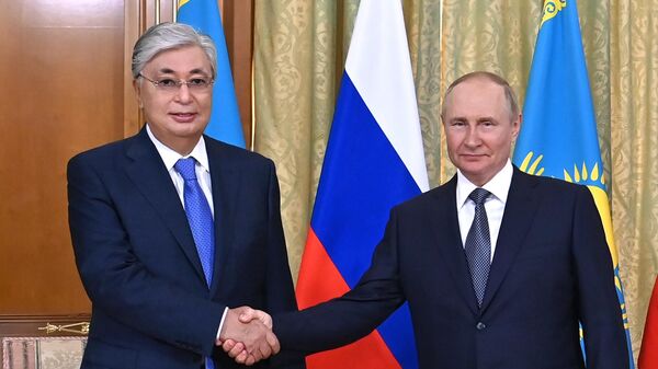 Президент РФ Владимир Путин и президент Казахстана Касым-Жомарт Токаев во время встречи