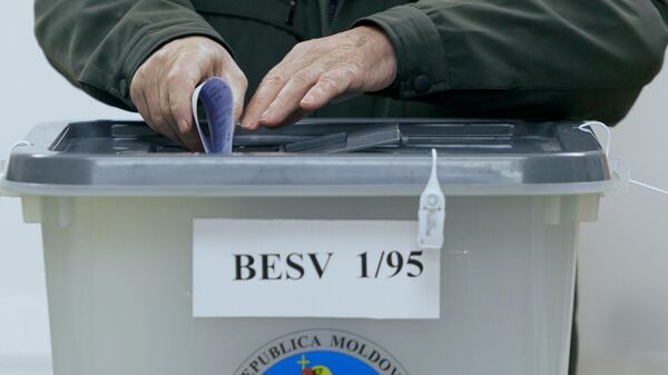 Голосование на избирательном участке в Молдавии