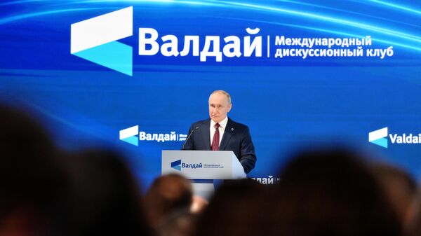 Президент РФ Владимир Путин выступает на пленарной сессии XXII Ежегодного заседания Международного дискуссионного клуба Валдай Президент РФ Владимир Путин выступает на пленарной сессии XXII Ежегодного заседания Международного дискуссионного клуба Валдай