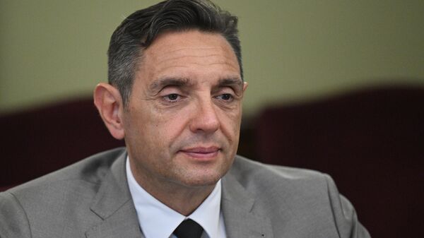 Александр Вулин