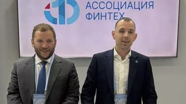 Финансовый маркетплейс Сравни и Банк Уралсиб объявили о подписании соглашения о стратегическом сотрудничестве в рамках Форума Финополис – 2025