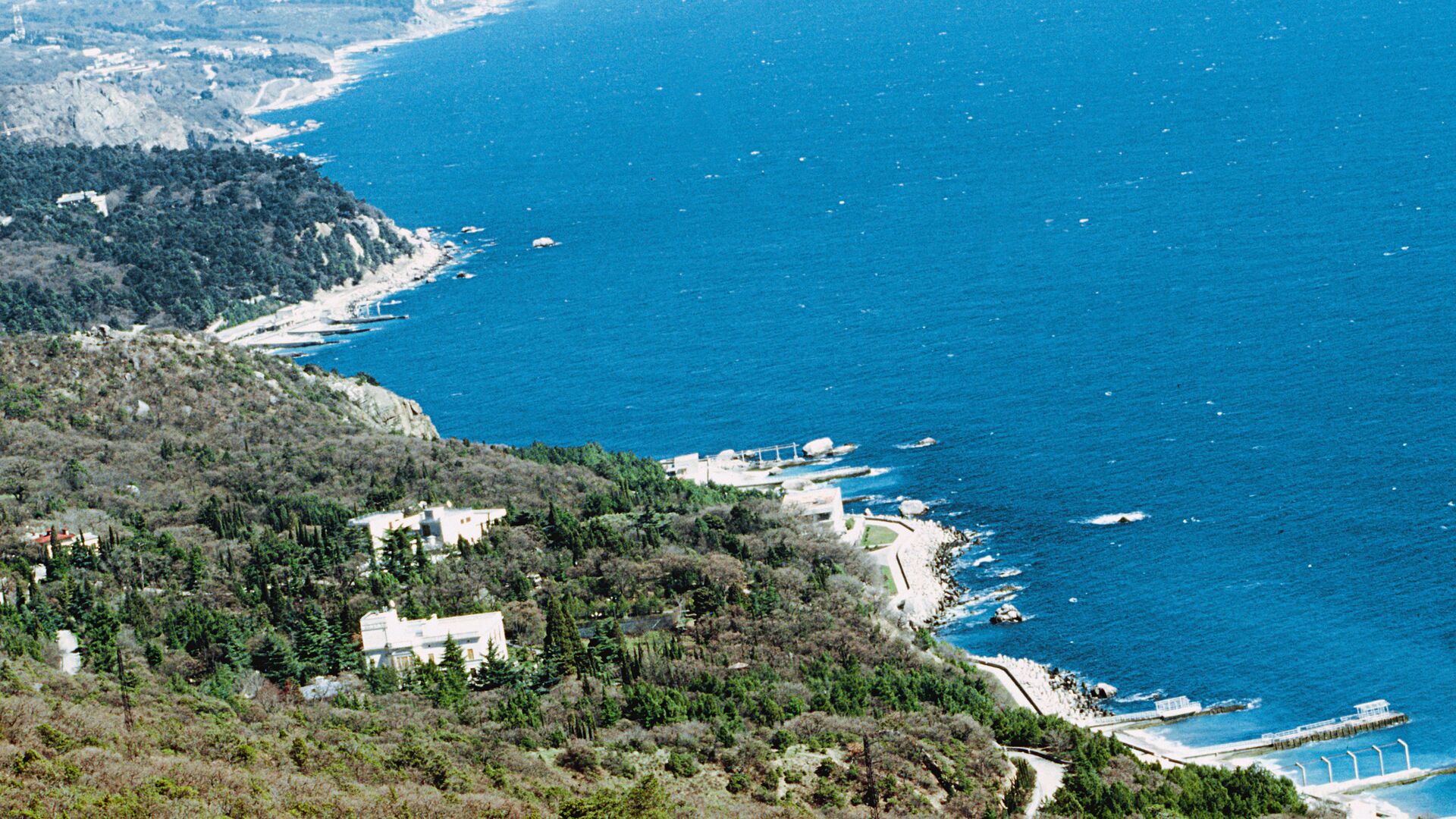 Берег Черного моря в Крыму - ПРАЙМ, 1920, 19.10.2025