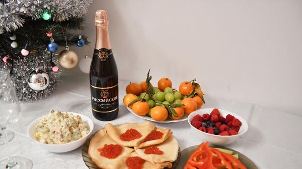 Праздничный новогодний стол