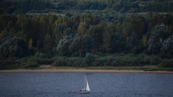 Яхта на Волге