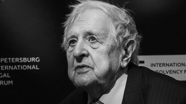 Профессор кафедры гражданского права СПбГУ Юрий Толстой