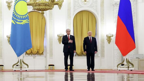 Президент РФ Владимир Путин и президент Казахстана Касым-Жомарт Токаев во время встречи