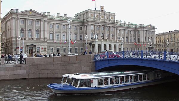 Прогулочный речной трамвай в Санкт-Петербурге