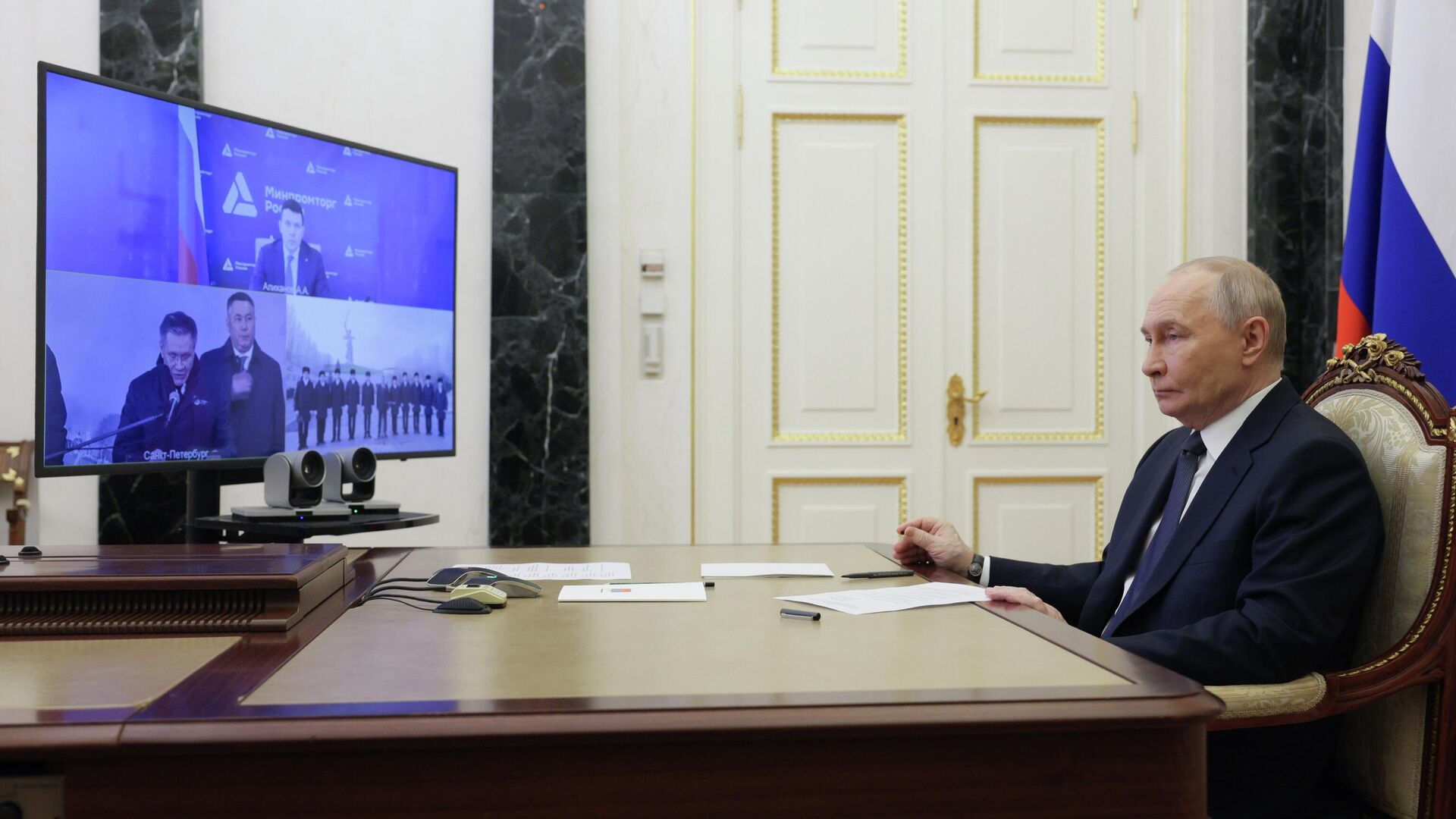 Президент России Владимир Путин в режиме видеоконференции принимает участие в церемонии закладки атомного ледокола Сталинград - ПРАЙМ, 1920, 18.11.2025
