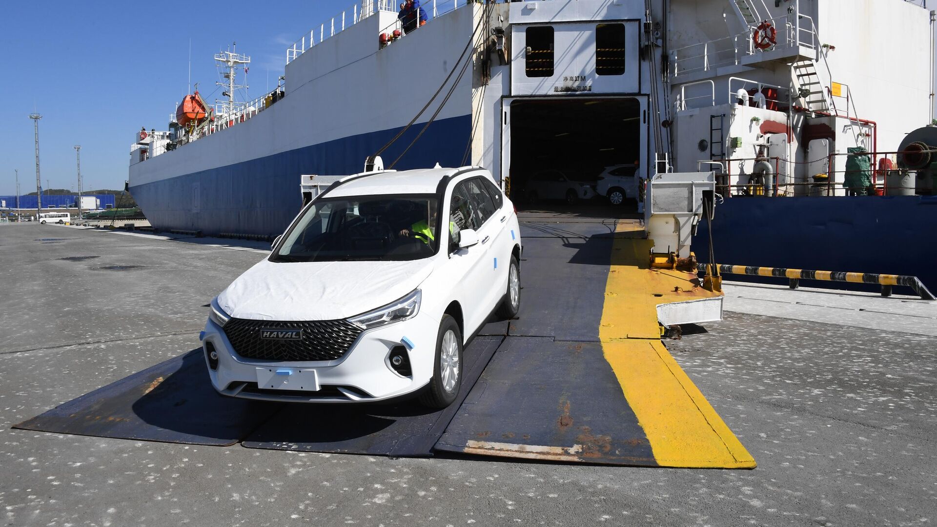 Оформление автомобилей китайских марок в морском пункте пропуска Суходол в Приморье - ПРАЙМ, 1920, 04.12.2025