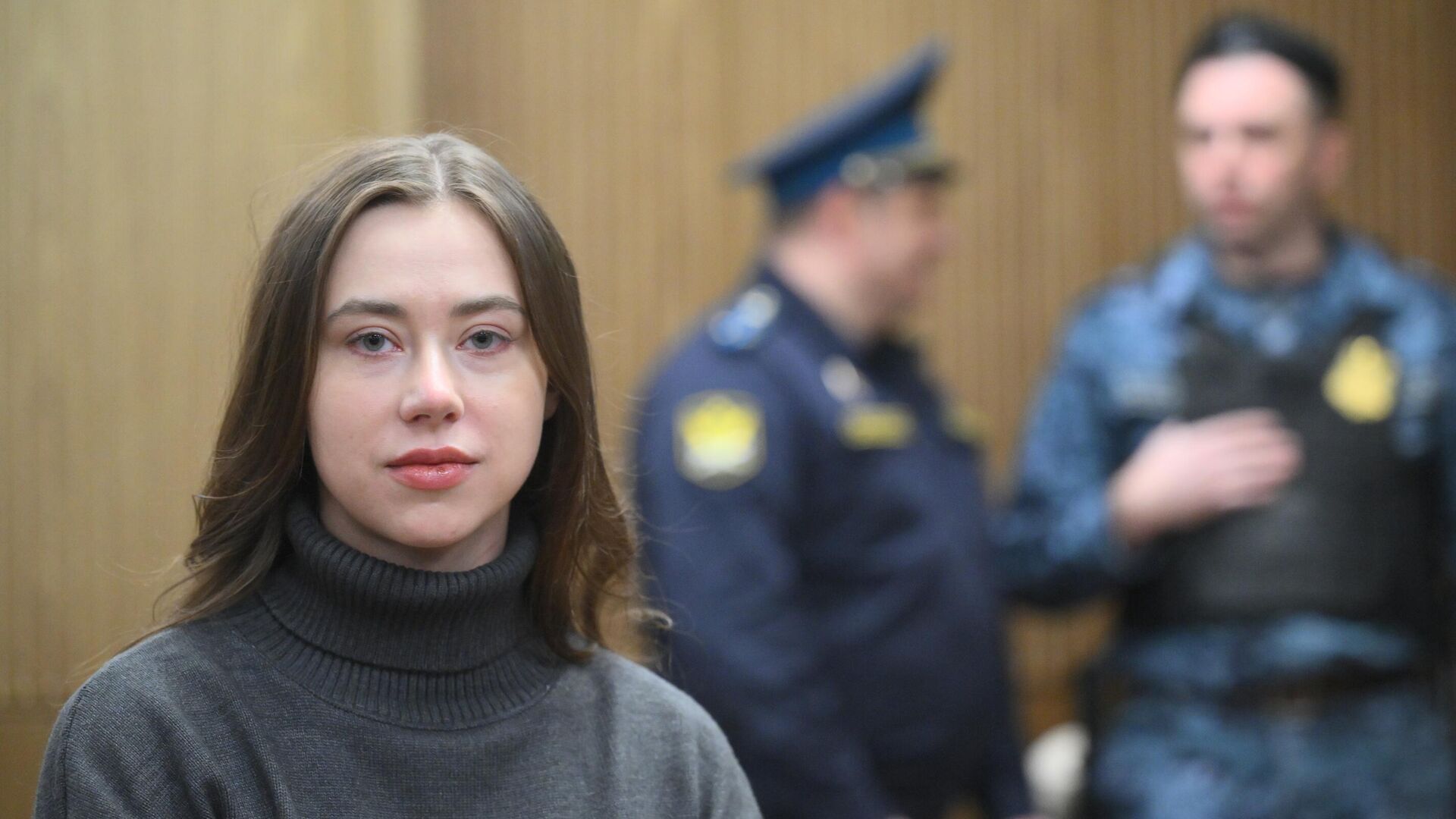 Блогер Александра Митрошина перед началом заседания в Тверском районном суде. 4 декабря 2025 - ПРАЙМ, 1920, 04.12.2025