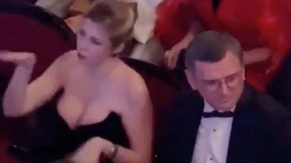 Дмитрий Кулеба с женой на концерте