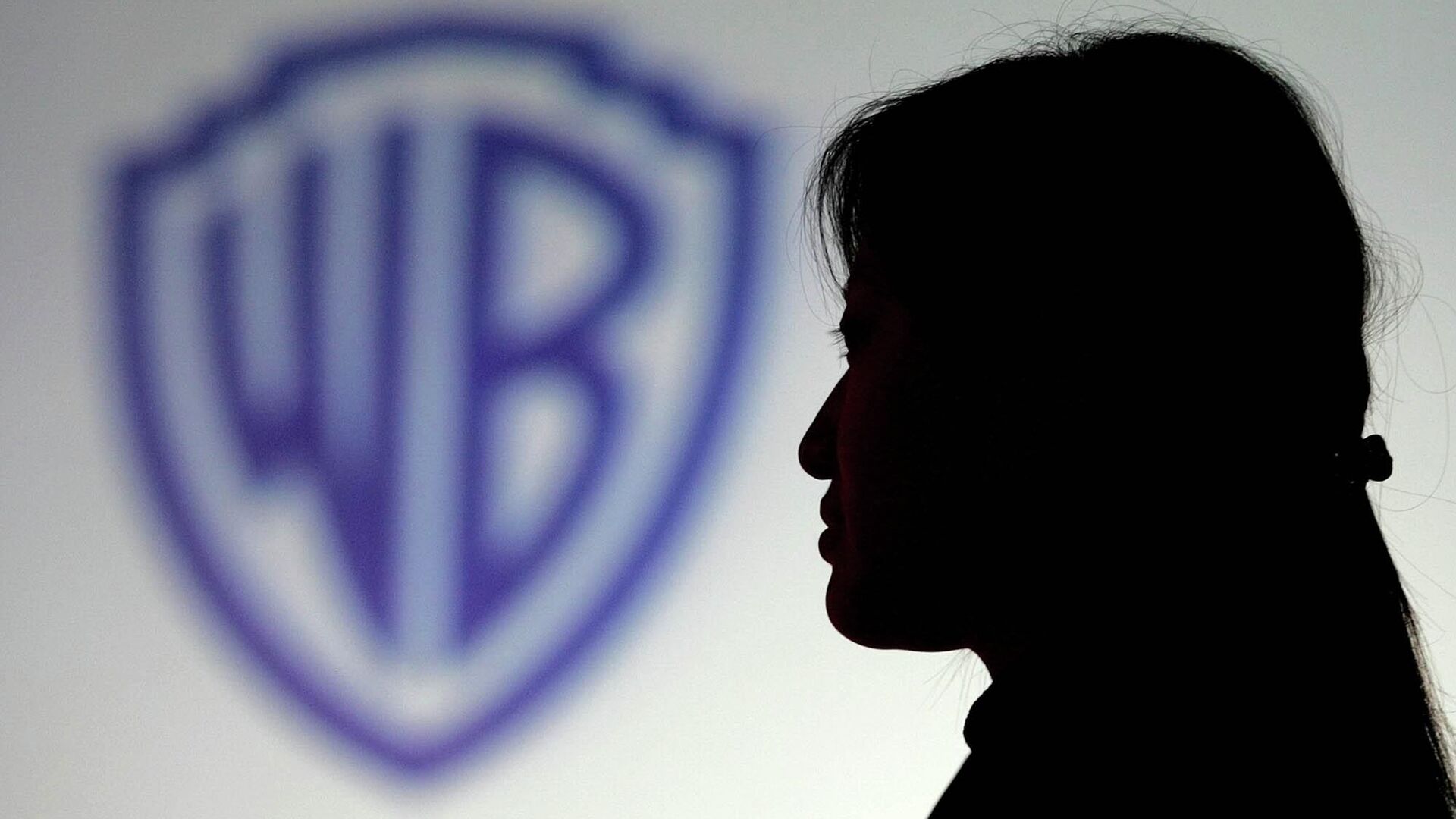 Логотип компании Warner Bros. Логотип компании Warner Bros. - ПРАЙМ, 1920, 08.12.2025