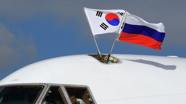Флаги России и Южной Кореи