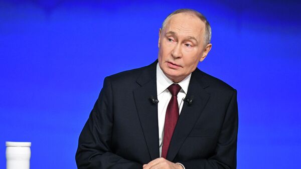 Президент РФ Владимир Путин отвечает на вопросы во время специальной программы Итоги года