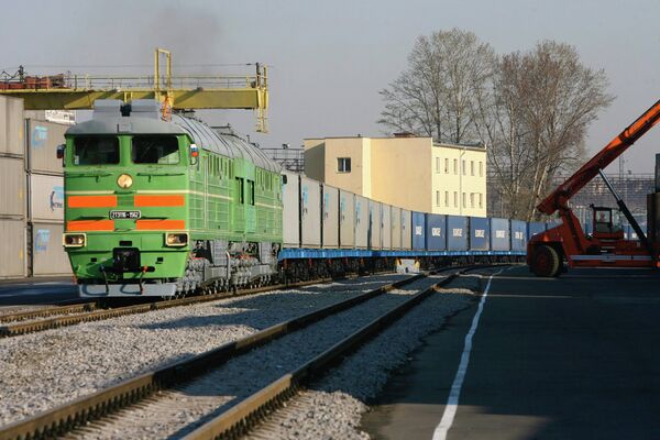 В Москву прибыл контейнерный поезд Северное сияние