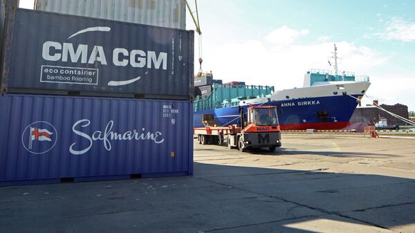 Работа контейнерного терминала Калининградского морского торгового порта