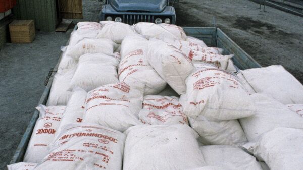 Машина с мешками удобрения