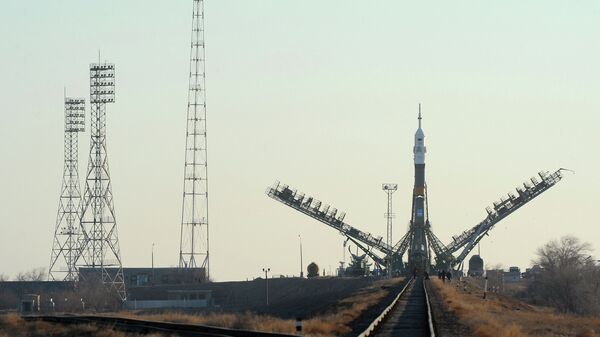 Вывоз ракеты Союз-ФГ с кораблем Союз-ТМА-07М на старт