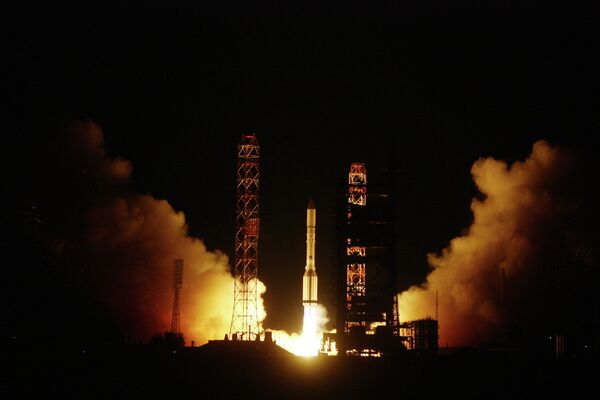 Пуск ракеты Протон-М с российским спутником Экспресс АМ-4