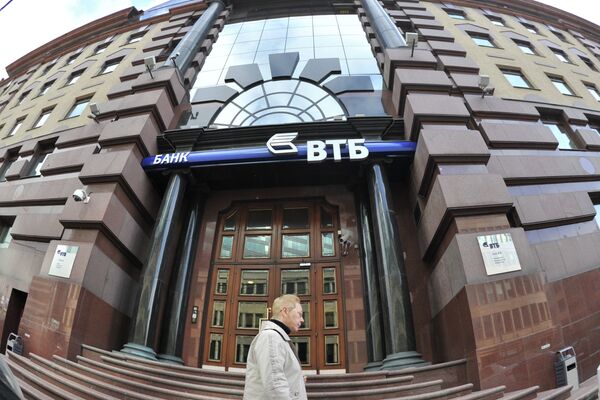 В Банке ВТБ Навальному принадлежит 0,0000004% капитала.