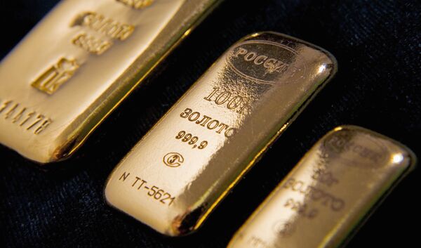 Золото продолжает дешеветь на вероятности сворачивания QEIII