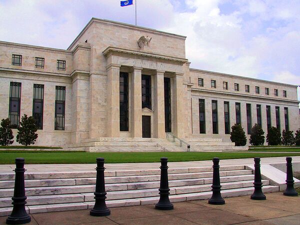 %Федеральная резервная система (ФРС) США может снизить базовую процентную ставку