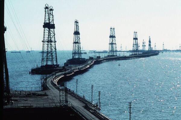 Нефтяные вышки на Каспии