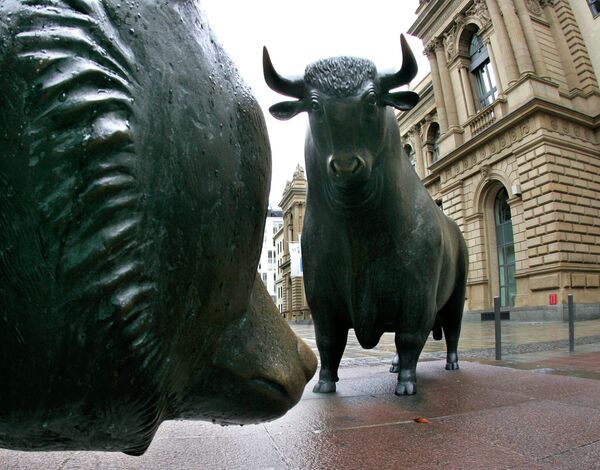 #Скульптуры быка и медведя перед Франкфуртской фондовой биржей
