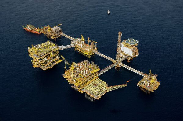 Нефтяная морская платформа концерна Shell в Малайзии
