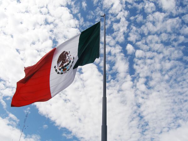 #Флаг Мексики на центральной площади Мехико