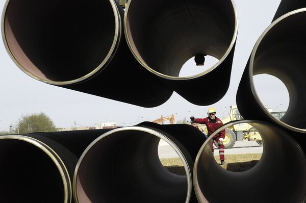 Складирование труб для строительства газопровода