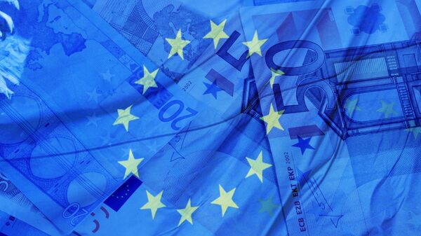 %Флаг и деньги Евросоюза