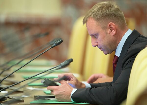 Министр образования и науки РФ Дмитрий Ливанов в 2012 году заработал более 15,818 миллиона рублей.