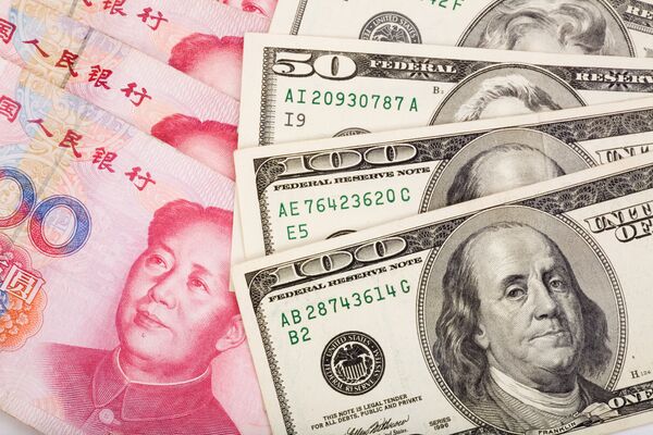 %Китайский юань и доллары США