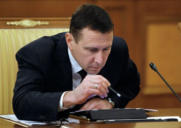 17 октября 2012 года Путин отправил в отставку министра регионального развития Олега Говоруна и назначил на его место экс-губернатора Костромской области Игоря Слюняева.