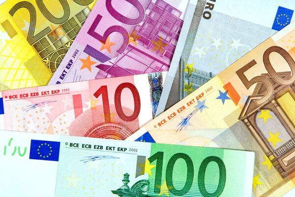 *Банкноты евро