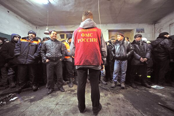 Рейд ФМС по выявлению нелегальных иммигрантов Рейд ФМС по выявлению нелегальных иммигрантов