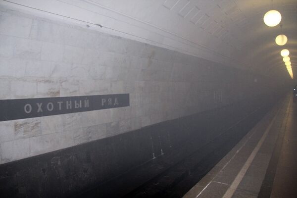 Станцию метро Охотный ряд в центре Москвы закрыли из-за пожара