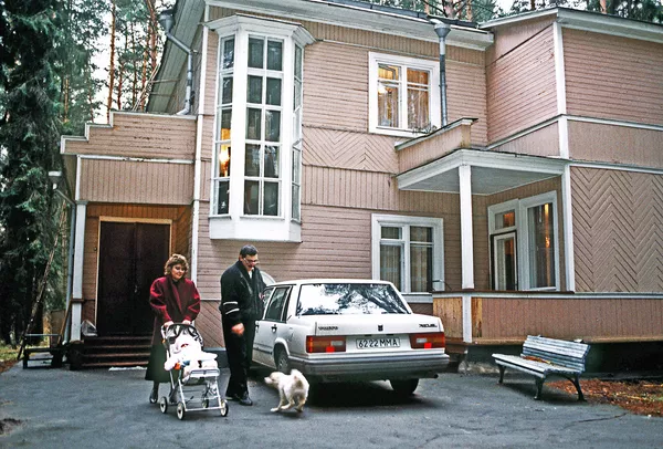 Ходорковский в загородном доме в Барвихе (12 мая 1992 года) Ходорковский в загородном доме в Барвихе (12 мая 1992 года)