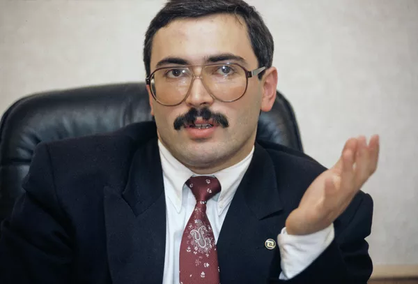 Михаил Ходорковский, председатель Совета директоров Международного финансового объединения Менатеп (1 января 1992 года) Михаил Ходорковский, председатель Совета директоров Международного финансового объединения Менатеп (1 января 1992 года)