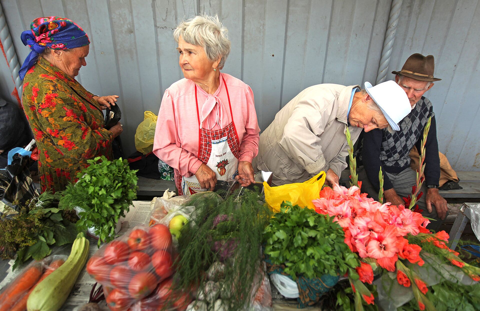 Продажа овощей на одном из уличных рынков - ПРАЙМ, 1920, 10.12.2020