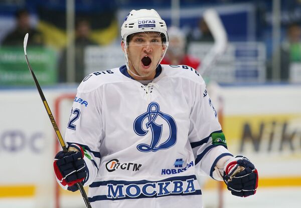 Игрок Динамо Александр Овечкин занимает пятое место рейтинга. По подсчетам Forbes, с с 1 июня 2012 года по 31 мая 2013 года хоккеист заработал 16,8 млн долларов