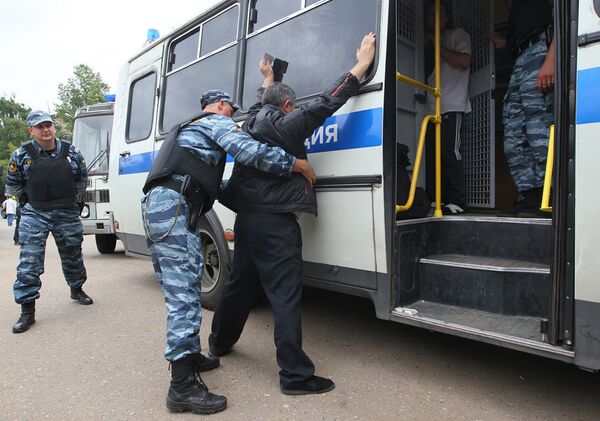 Массовые проверки на московских рынках после нападения на оперативников