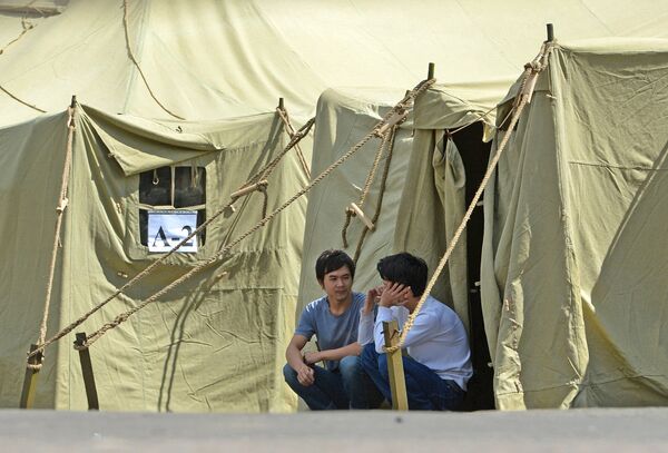 Первые жильцы в палаточном лагере для мигрантов в Гольяново