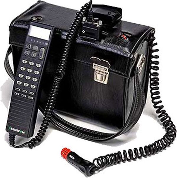 В 1984 году компания выпустила Mobira Talkman – портативный телефон для автомобиля