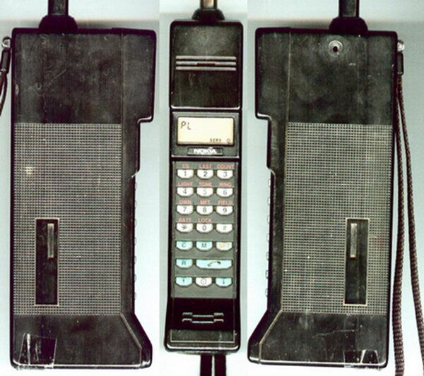 В 1987 году компания представила телефон Mobira Cityman – первый портативный мобильный телефон для сетей NMT весом в 800 граммов и ценой в 24 тысячи финских марок (около 4,560 тысячи евро)